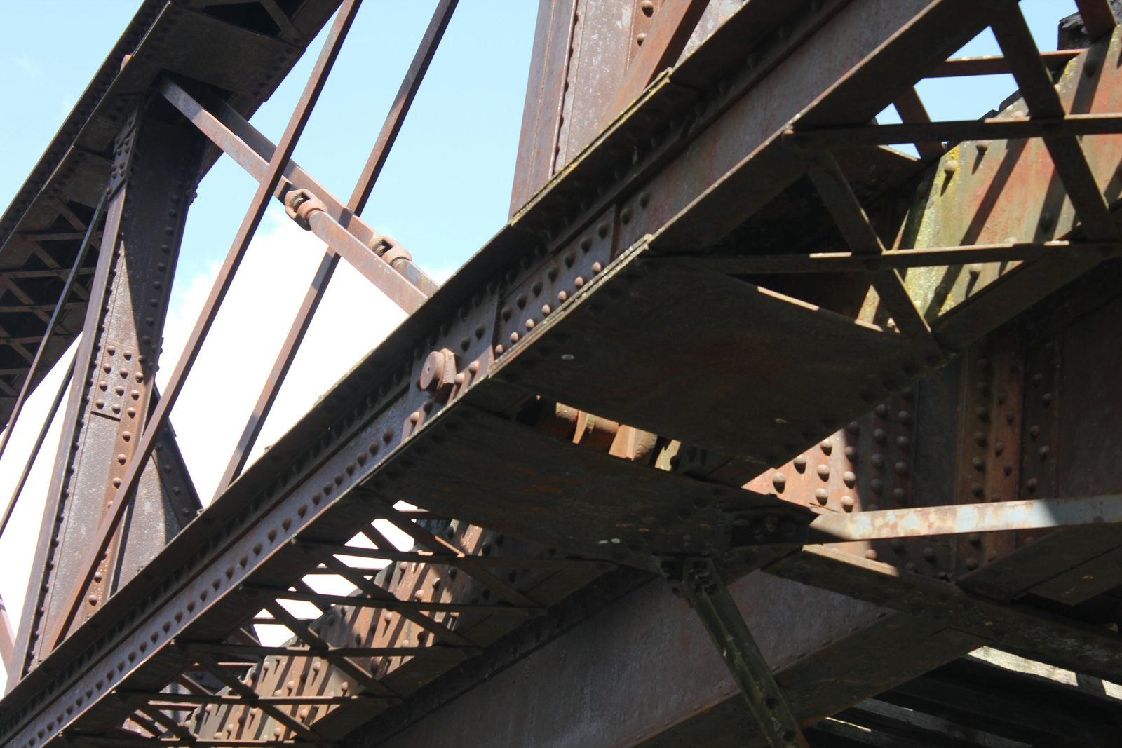 Lower connection